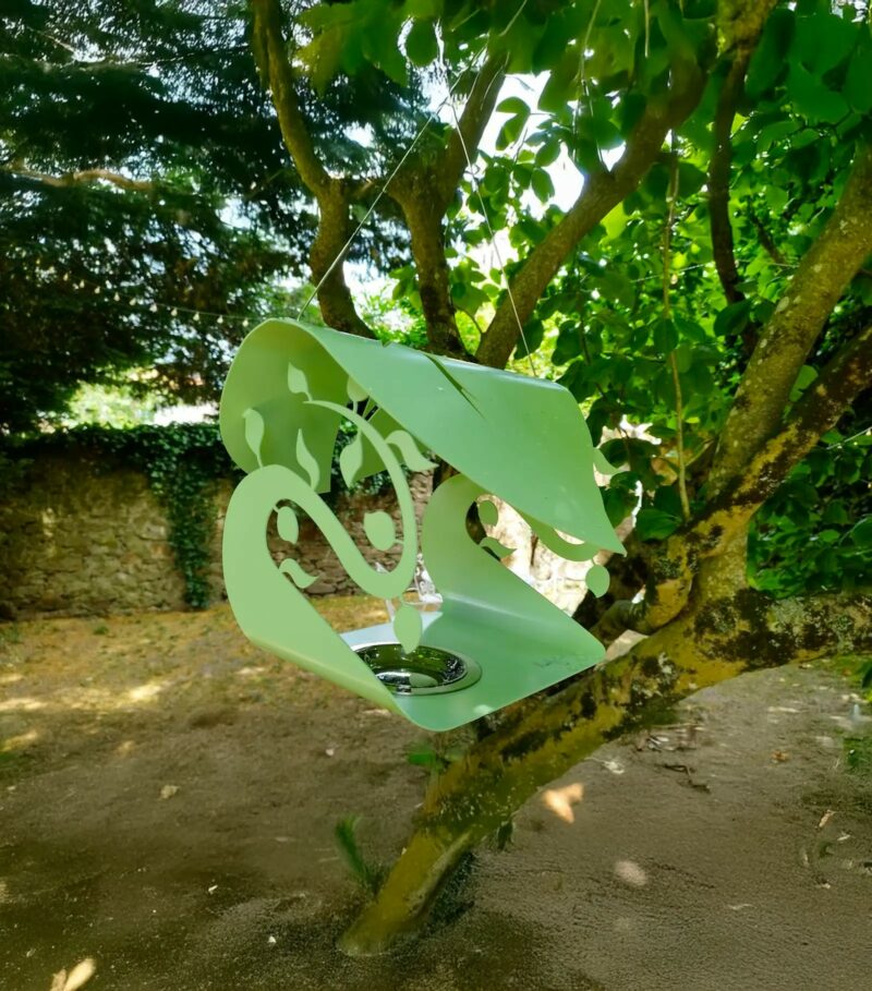 abri oiseaux design en métal à suspendre