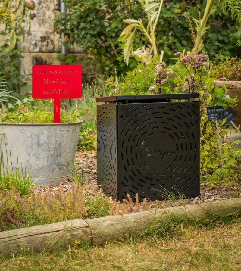 Composteur en métal