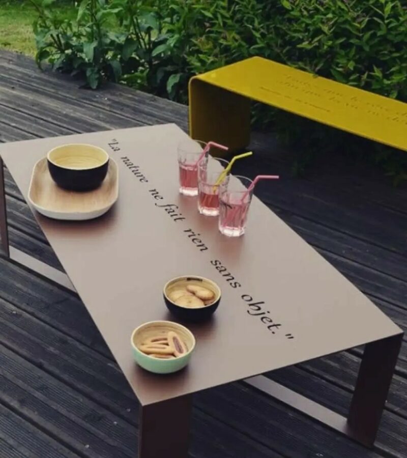 Table en métal Table en métal