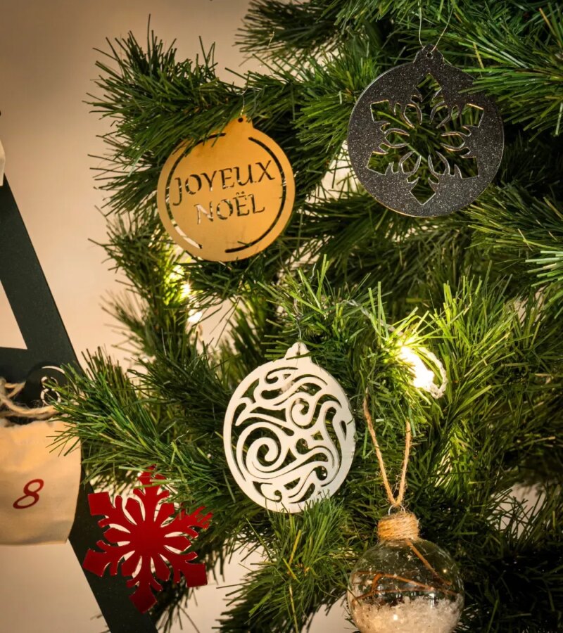Boules de Noël design en métal