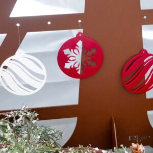 Sapin de Noël en métal sur pied